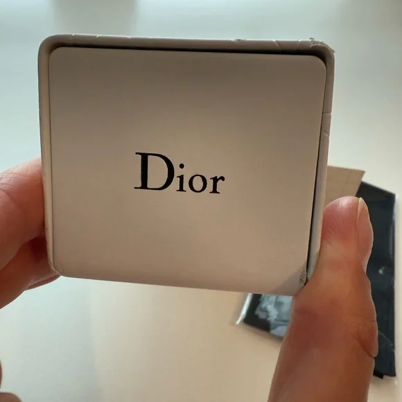 Dior White Quilted Leather Magnetic Sunglasses Box - Picture 3 of 6